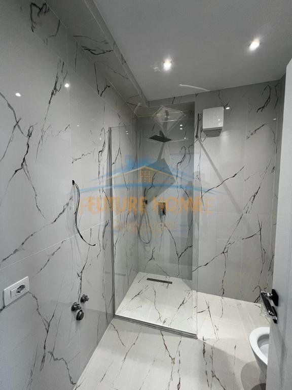 Super Appartamento 2+1+2 posti auto, Sauk, vicino al Ristorante Xibrakes, Tirana.