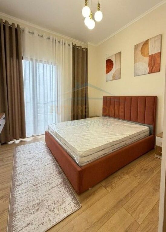 Shitet, Apartament 2+1+2, Fresku, Tiranë.