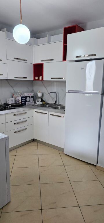 2+1,te xhamia e kopshtit botanik,cmimi 550 euro