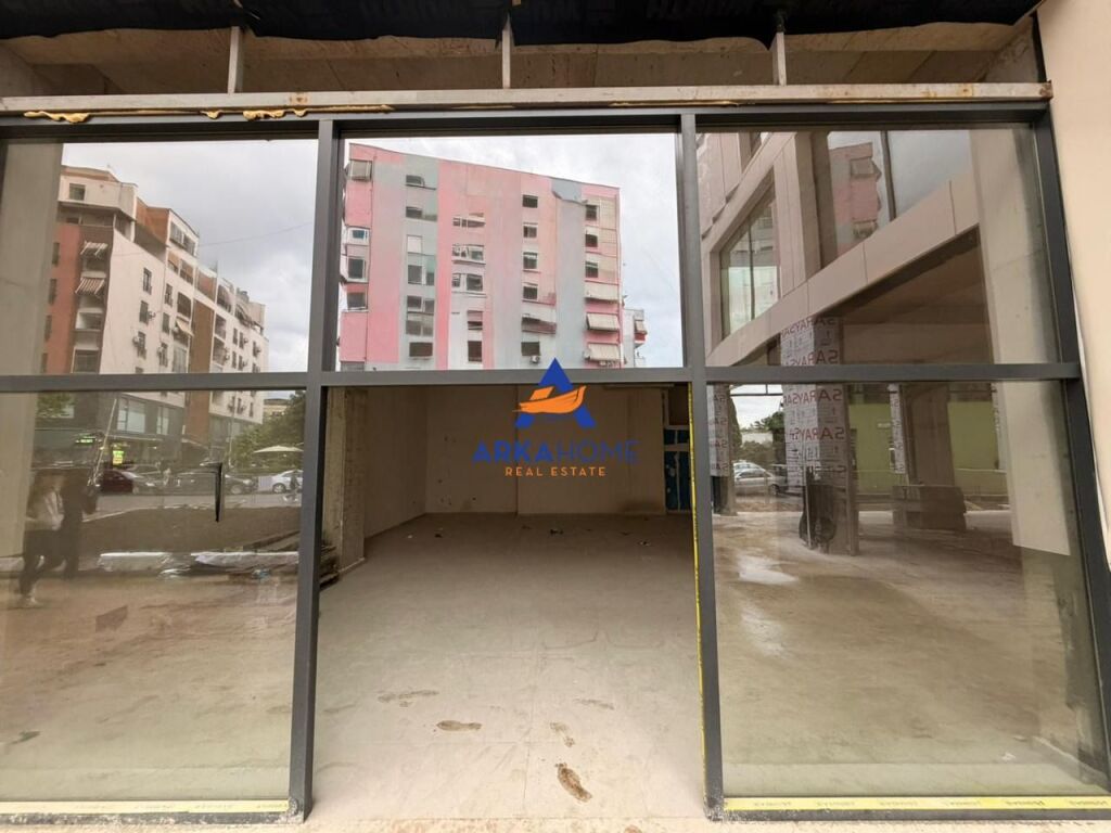 JEPET ME QERA DYQAN 150M2 "BUZE RRUGE TE ZOGU I ZI" 3500 EURO
