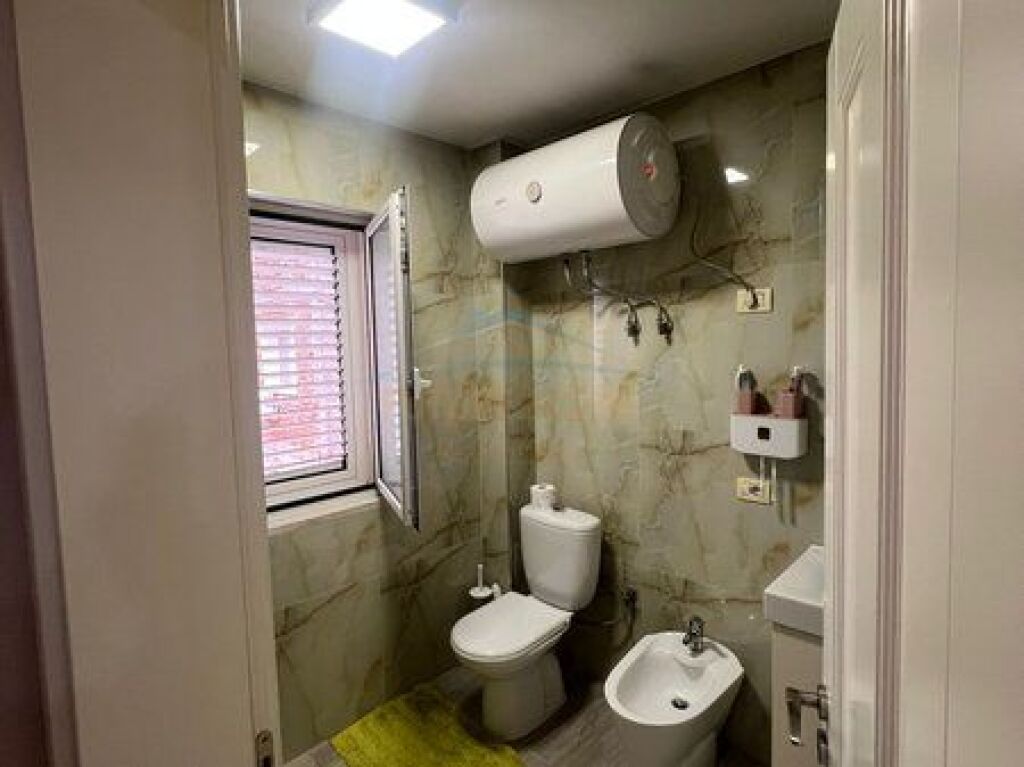 In vendita, Appartamento 2+1 + Cabina armadio, Via Kavaja, Tirana