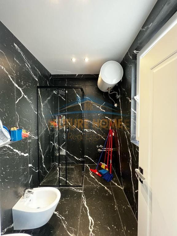 Super Appartamento 2+1+2 posti auto, Sauk, vicino al Ristorante Xibrakes, Tirana.