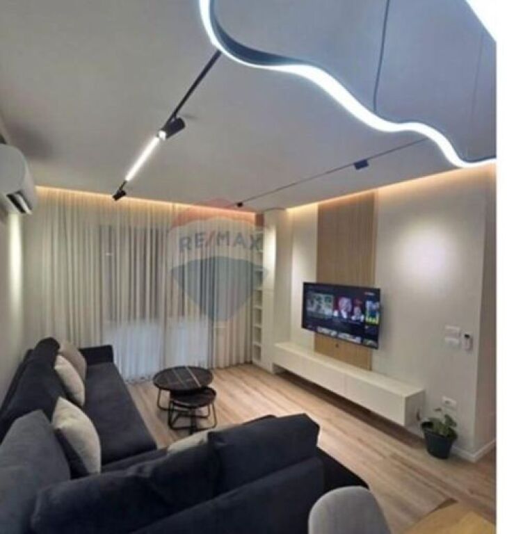 Shitet apartament 2+1+2 ne Porcelan
