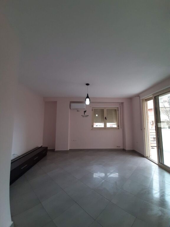 UFFICIO IN AFFITTO 75 M2 COMUNE DI PARIGI 60.000 LEKE FH-70318
