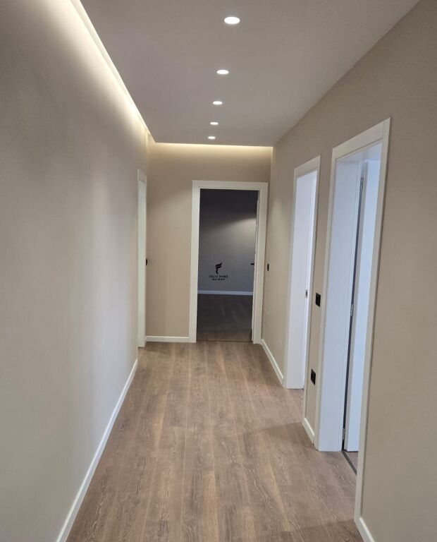OFFICE FOR RENT 104 M2 PARIS COMMUNE 70,000 LEKE FH-70470