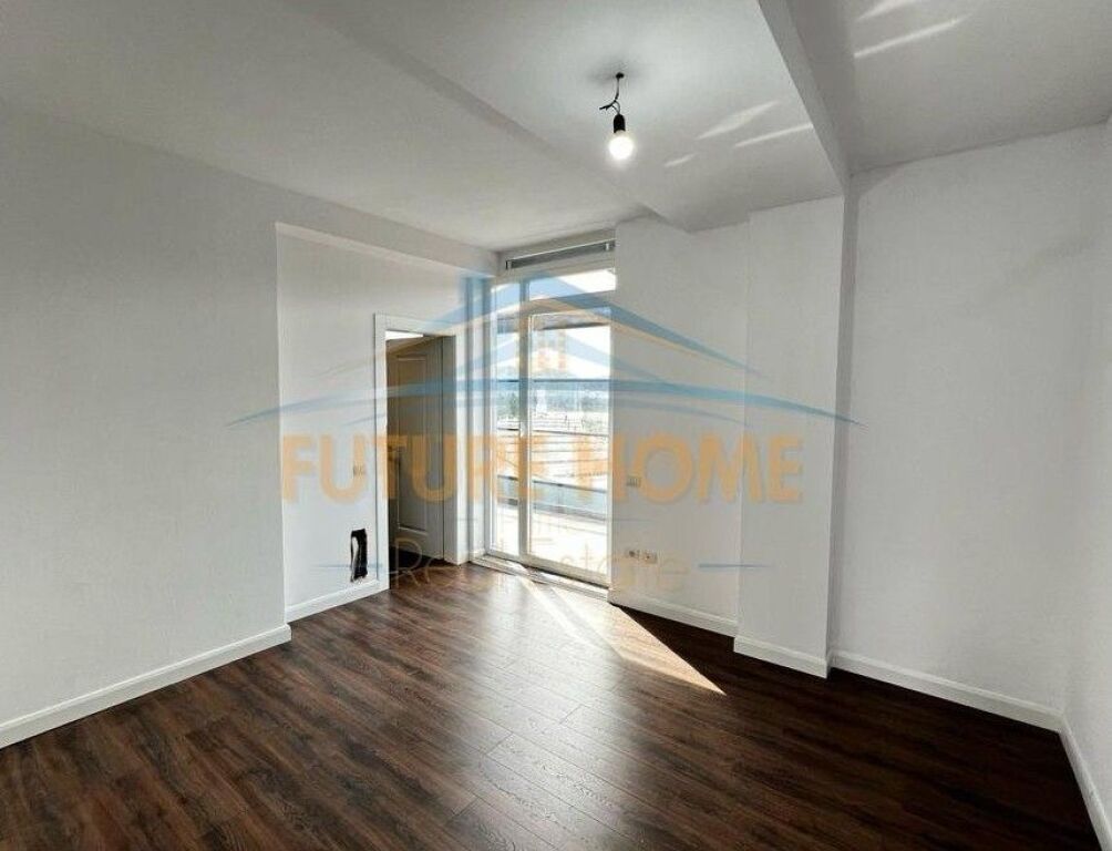 For sale, 2+1+2 parking space apartment, Sauk, near Xibraku Restaurant, Tirana.