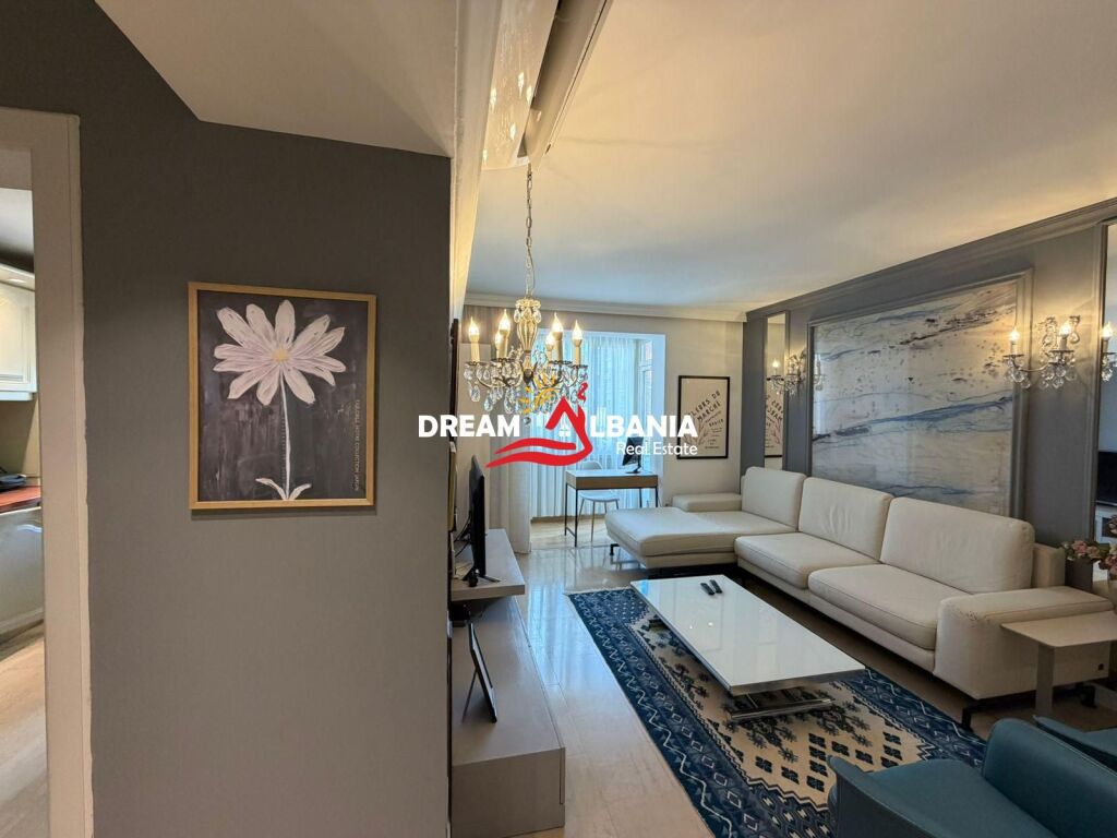Affittasi super appartamento 3+1+2 in via Durresit vicino all'Ambasciata Polacca (ID 4239092)