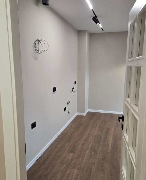 UFFICIO IN AFFITTO 104 M2 COMUNE DI PARIGI 70.000 LEKE FH-70517