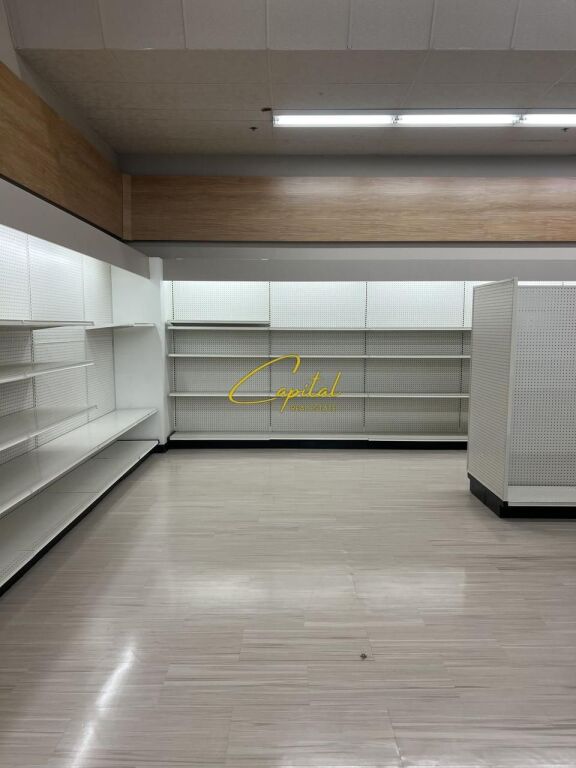 SHOP FOR RENT 60 M2 CENTER 2,500 EURO