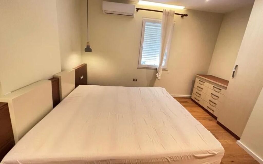 JEPET APARTAMENT ME QERA 3+1 QENDER