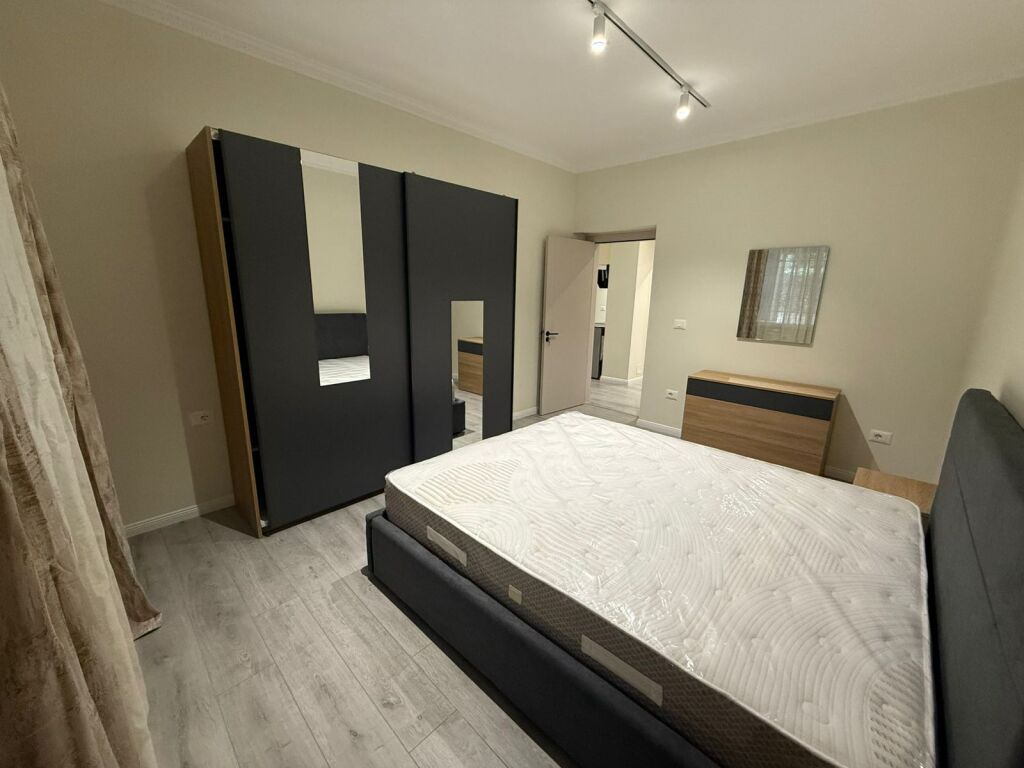Jepet me qera apartament 2+1 mu ne zemer te Bllokut