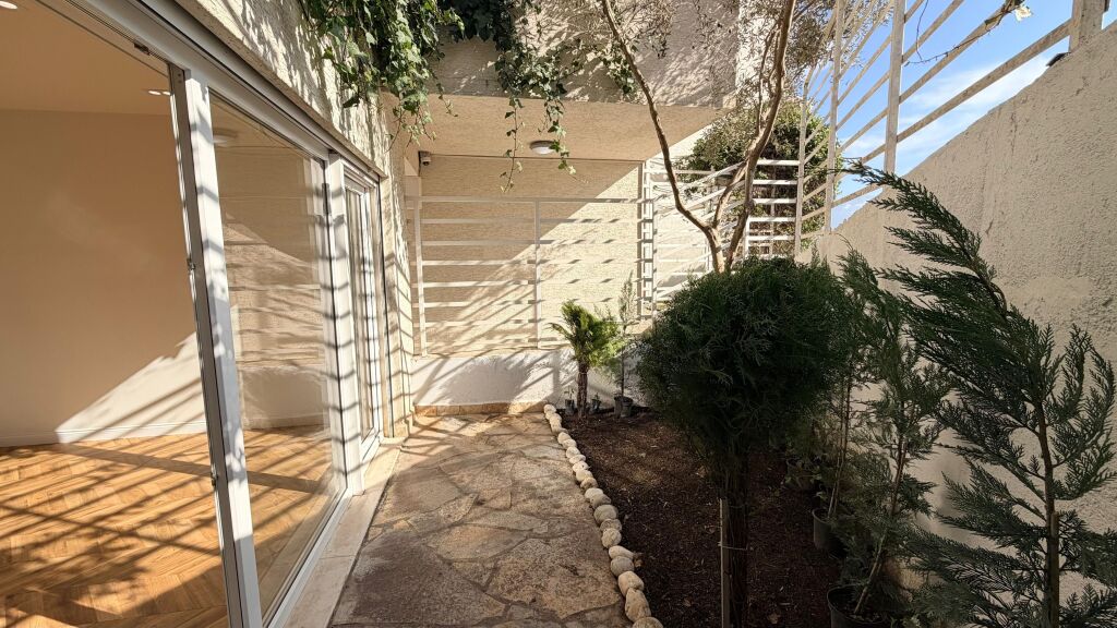 Appartamento 1+1 con cortile in vendita, Zgjatimi i Kodres 1