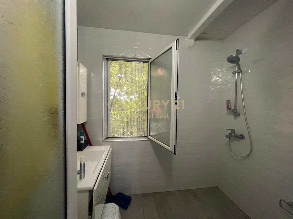 Apartament 1+1 me qira në zemër të Tiranës – Myslym Shyri