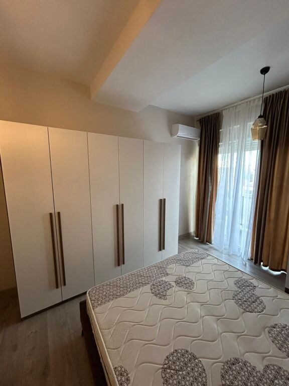 JEPET ME QIRA APARTAMENT 1+1 TE XHAMLLIKU 55.000 LEKE TE REJA