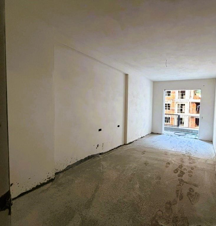 2+1+2 apartment for sale in Paskuqan!