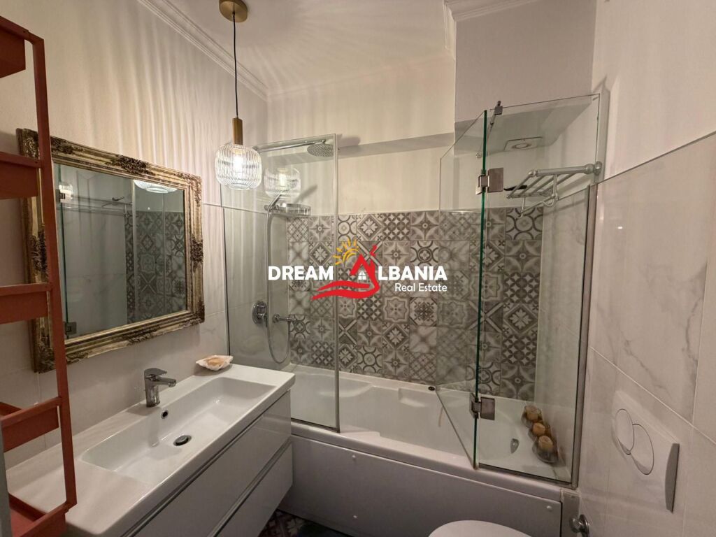 Affittasi super appartamento 3+1+2 in via Durresit vicino all'Ambasciata Polacca (ID 4239092)