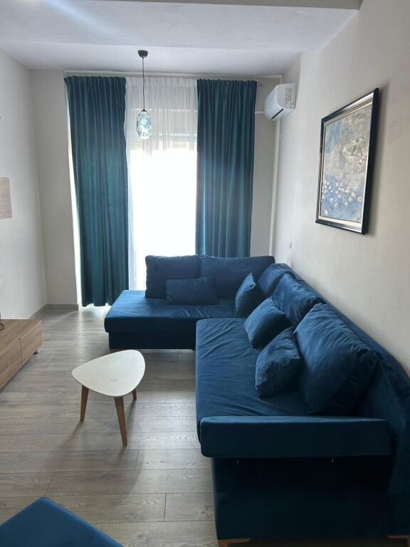 JEPET ME QIRA APARTAMENT 1+1 TE XHAMLLIKU 55.000 LEKE TE REJA