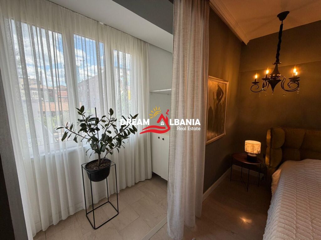 Affittasi super appartamento 3+1+2 in via Durresit vicino all'Ambasciata Polacca (ID 4239092)