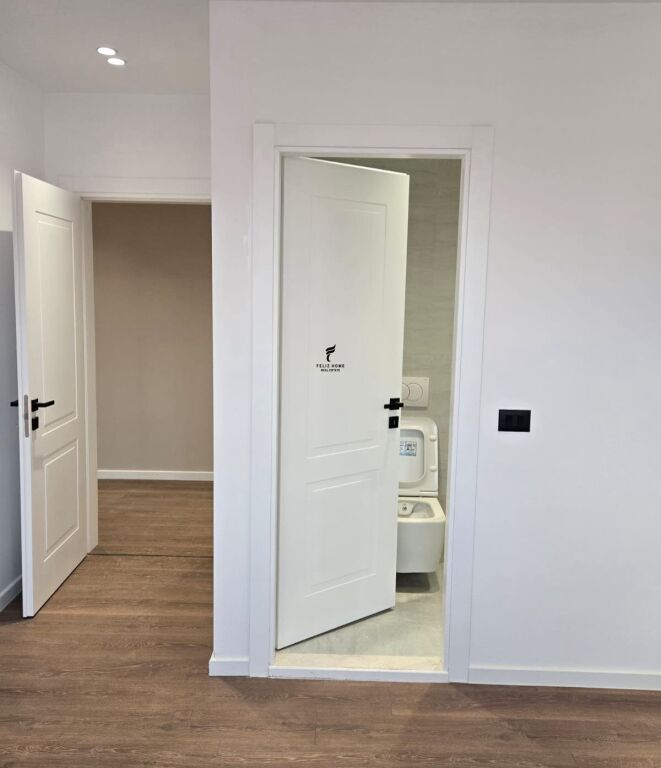 OFFICE FOR RENT 104 M2 PARIS COMMUNE 70,000 LEKE FH-70470