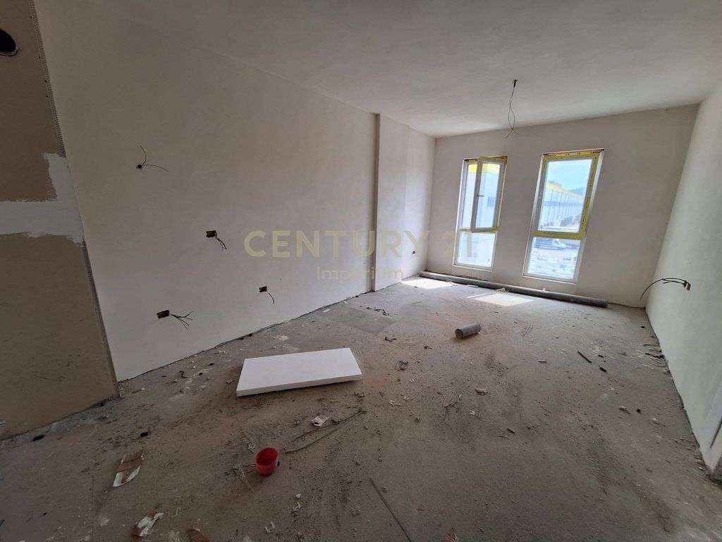 Apartament 1+1 për shitje në Univers City – Investim ideal në një zonë në zhvillim