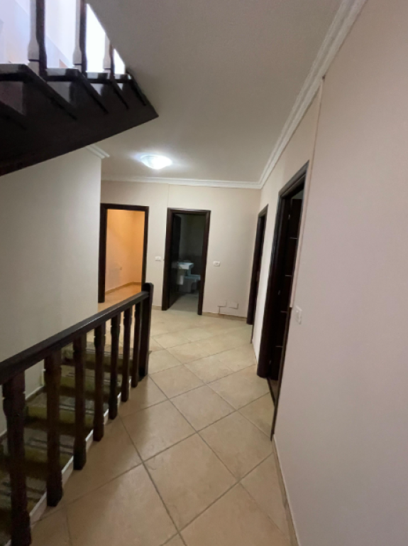 Villa su 4 piani con piscina in vendita – Akacia Hills, TEG