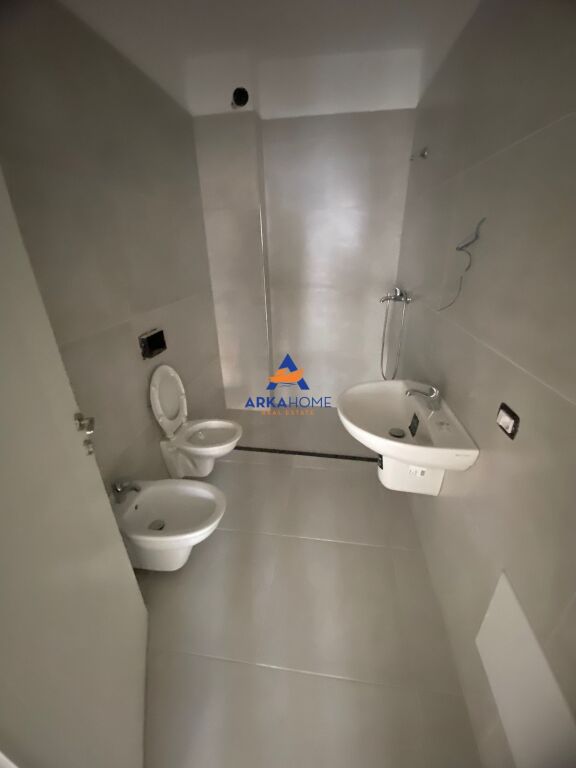 VENDESI APPARTAMENTO 2+1 "HOTEL DOMUS, SHENGJIN" 132250 EURO
