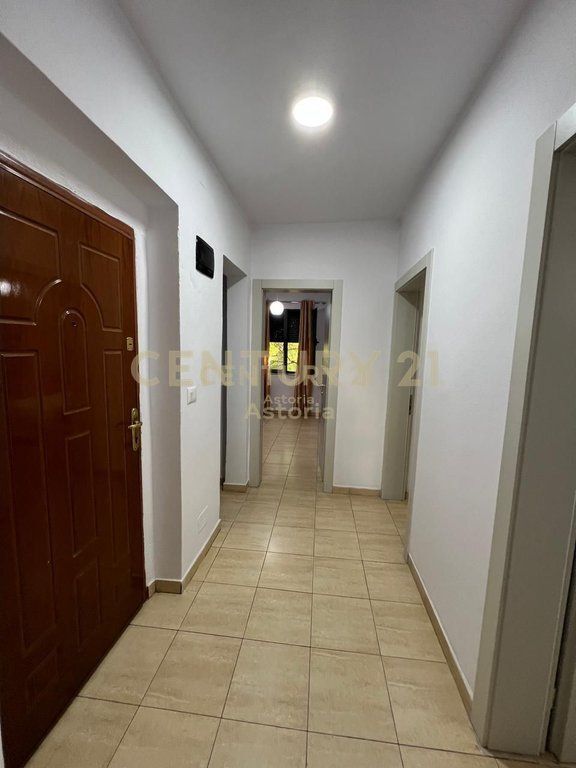 Jepet me qira apartament 2+1, rruga Mine Peza
