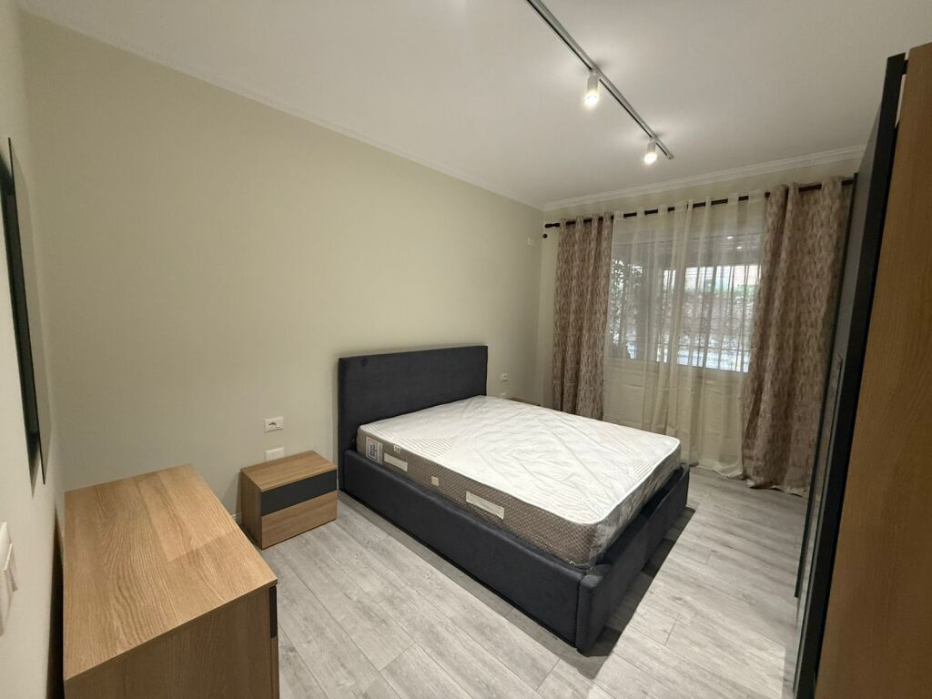 Jepet me qera apartament 2+1 mu ne zemer te Bllokut