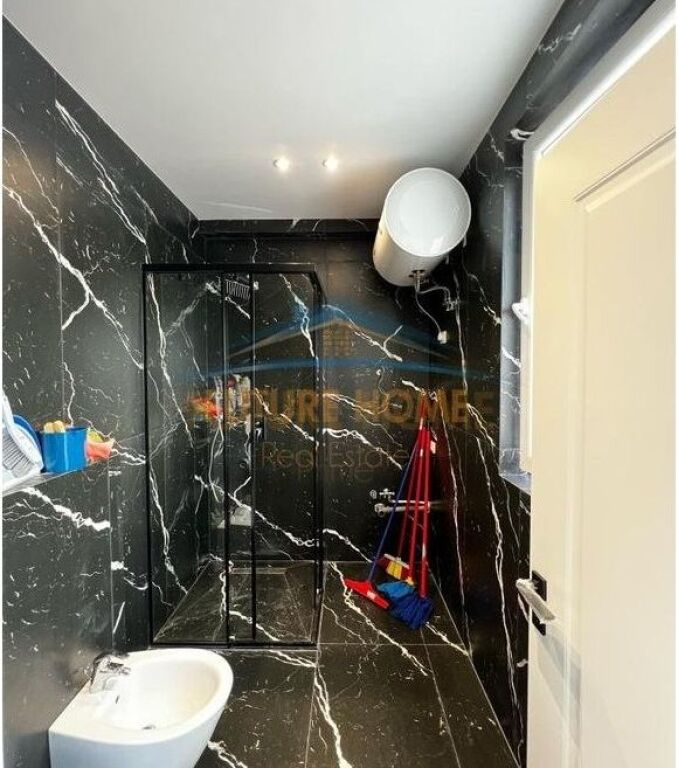 For sale, 2+1+2 parking space apartment, Sauk, near Xibraku Restaurant, Tirana.