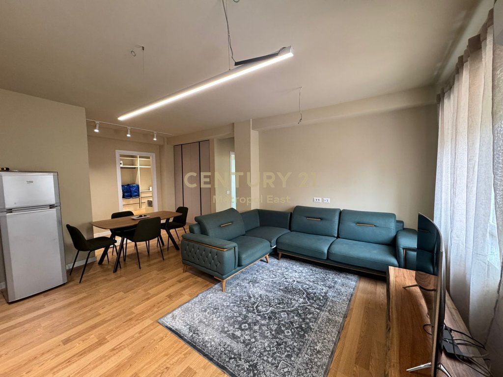 JEPET ME QIRA APARTAMENT 2+1+2+PARKIM ,NE RRUGEN E DURRESIT,PRANE GJIMNAZIT QEMAL STAFA