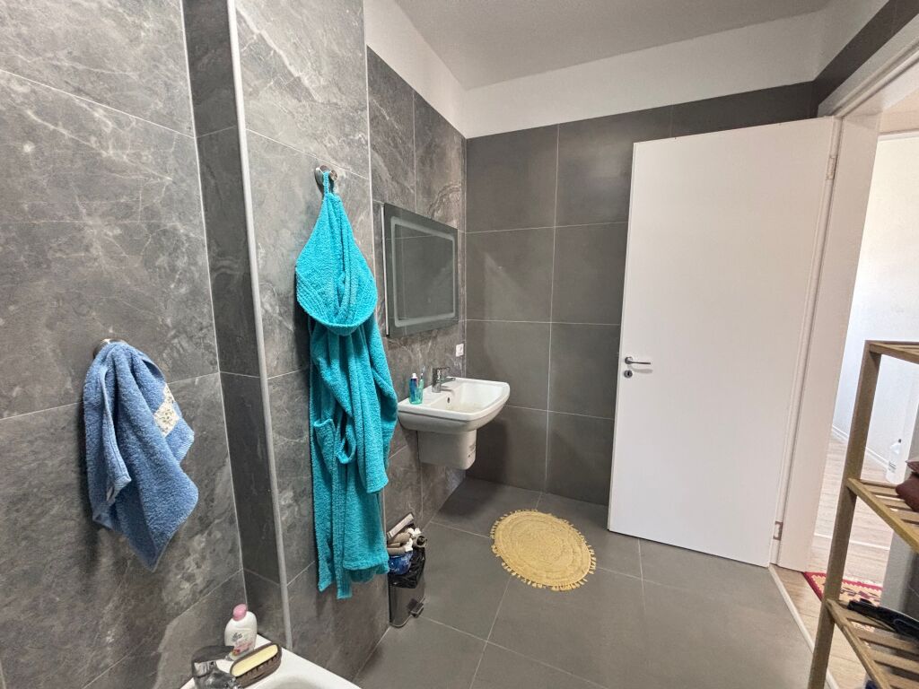 Apartment modern 2+1 me qera tek Univers City