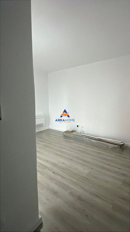 LOCALE UFFICIO IN AFFITTO 62M2 "RRUGA E KAVAJES" 800 EURO NETTI
