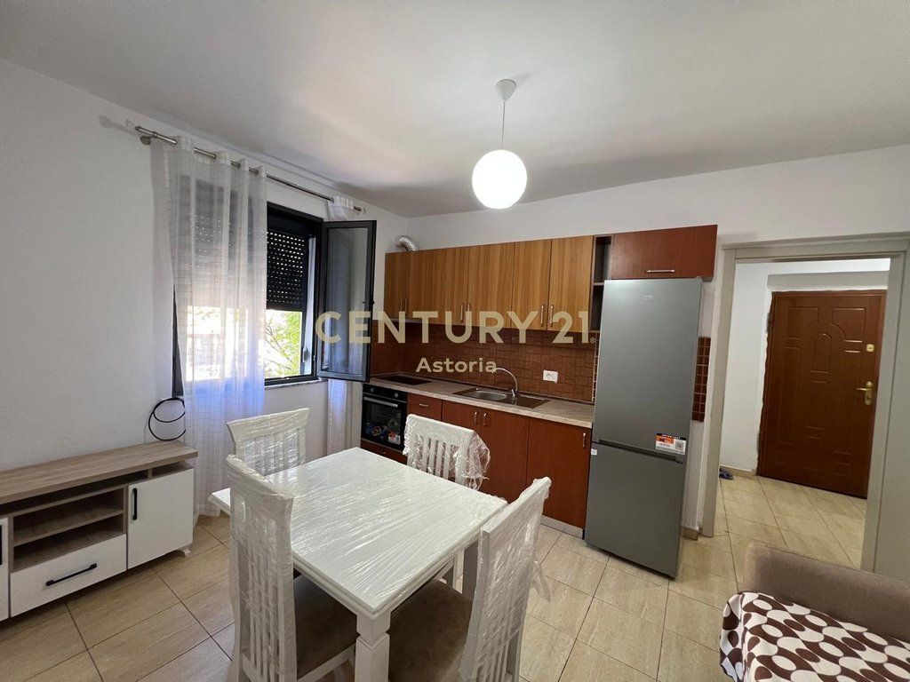 Jepet me qira apartament 2+1, rruga Mine Peza