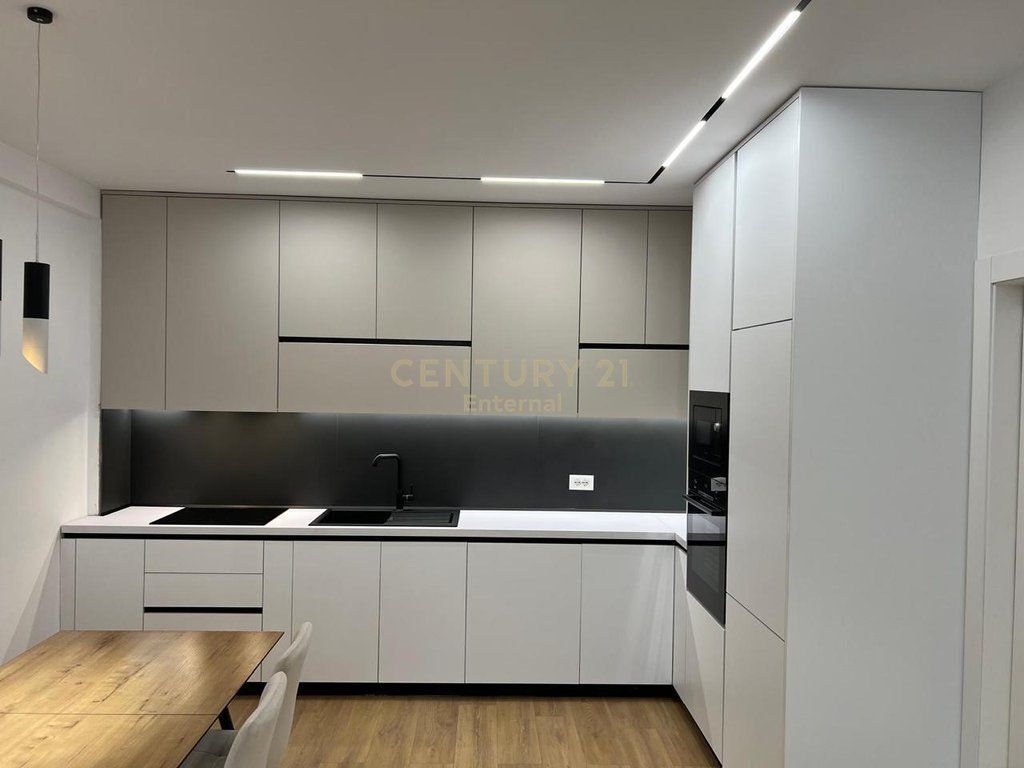 Apartment 2+1+2 for Rent at Komuna e Parisit