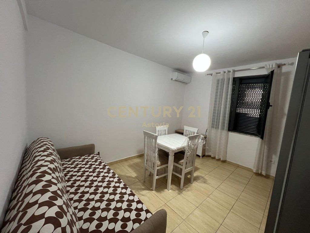 Jepet me qira apartament 2+1, rruga Mine Peza