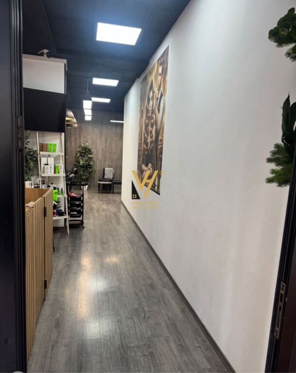 HAIRDRESSER 33 M2 FOR RENT AT VIZION PLUS 75,000 LEKE