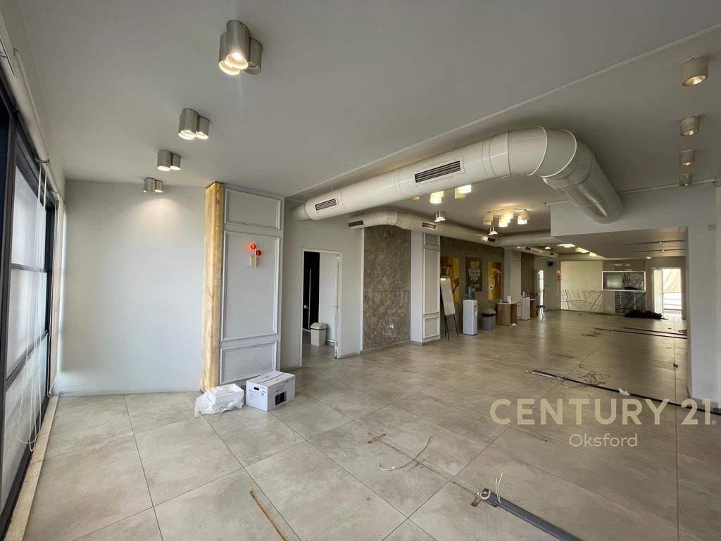 AMBIENT KOMERCIAL OPEN SPACE PER QIRA BUZE RRUGES, ASTIR