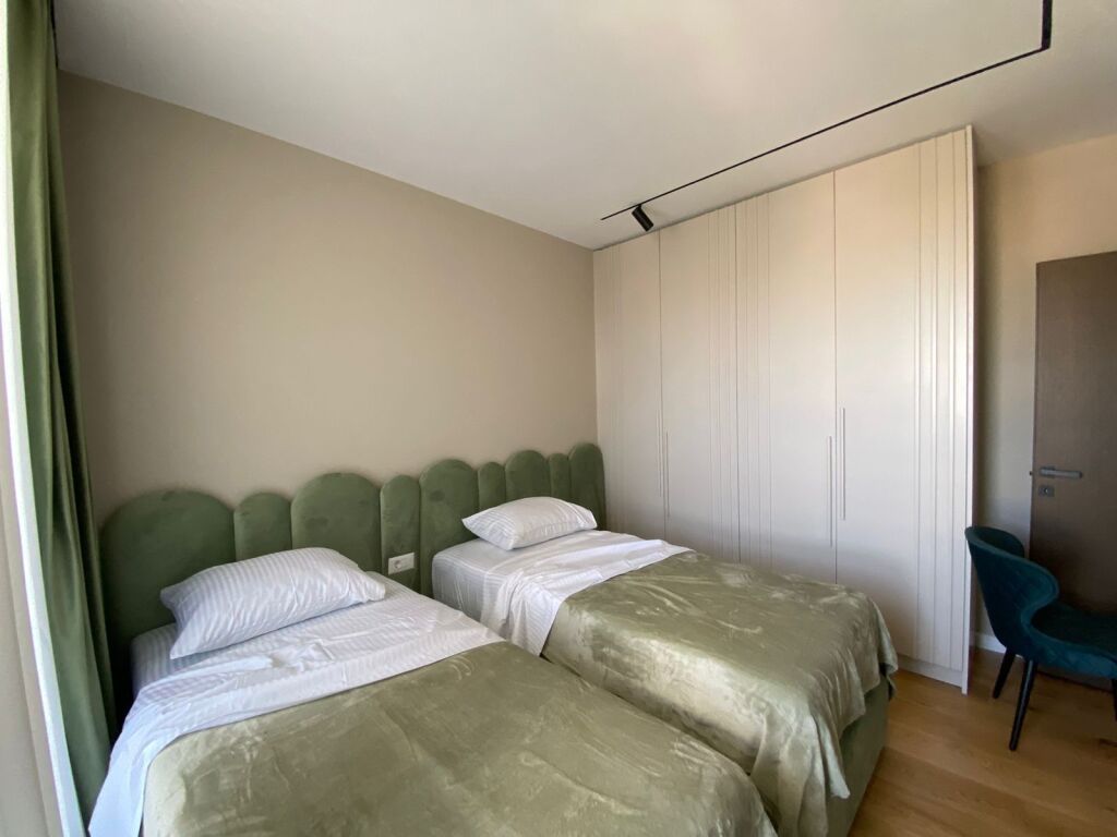 Apartament 2+1 plus post parkimi ne Kamez