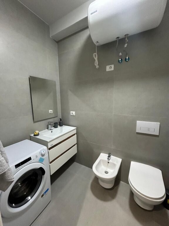 Japim Apartament 2+1+2 me qira te zona e Don Boskos!