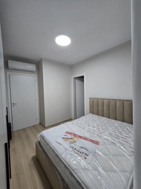 Ne fillim te Bulevardit te Ri ofrojme apartament 2+1+2 per qira!
