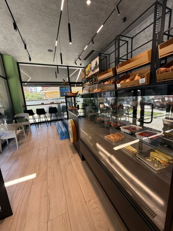 Shitet biznesi,Furrë Buke,Bar-kafe