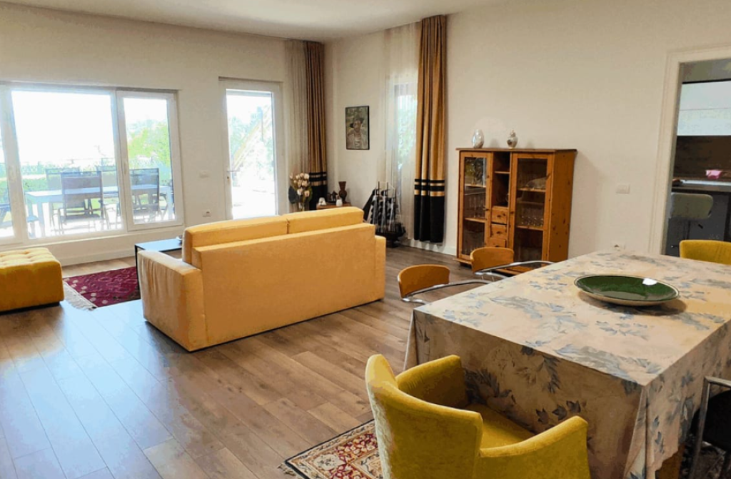 Villa Unica in Vendita – Sulle Rive del Lago di Farka 🌅