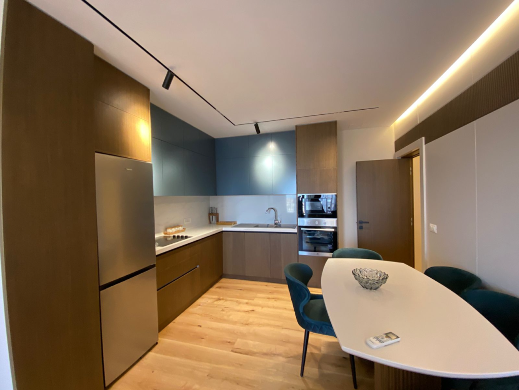 Apartament 2+1 plus post parkimi ne Kamez