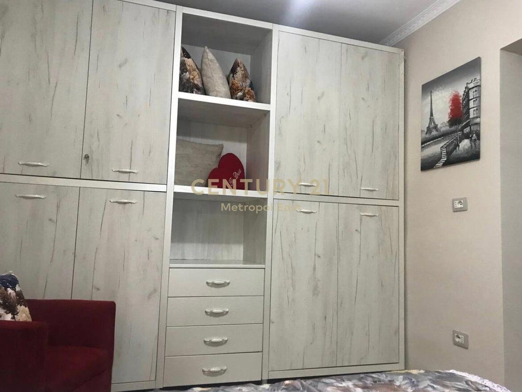 Apartament 1+1 me qira në zemër të Tiranës – Myslym Shyri