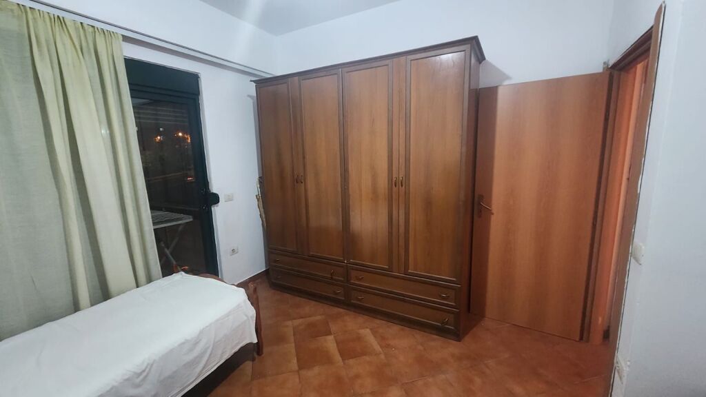 In affitto Appartamento 2+1, via Irfan Tomini vicino alla stazione di servizio Kastrati 600 mila lek