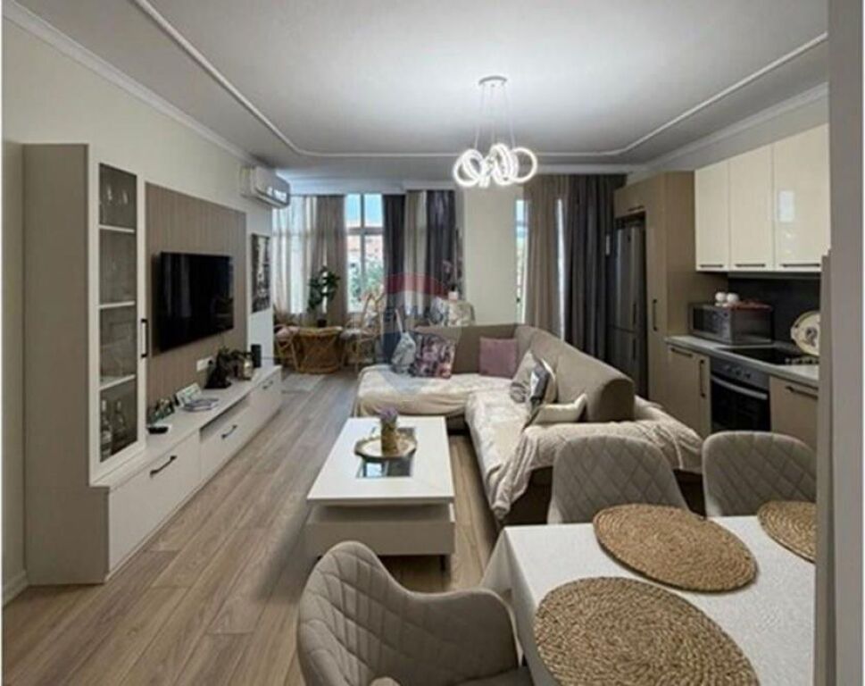 Apartament - Për Qira(ID: 530471016-21)