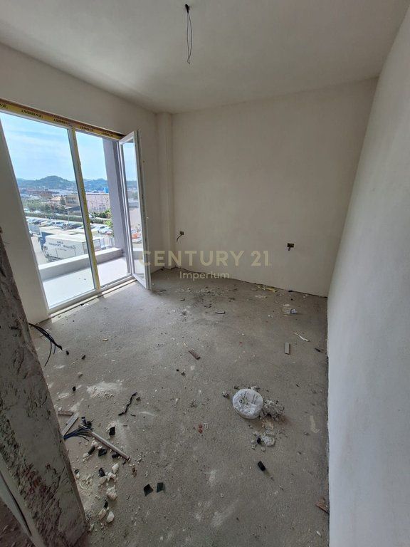 Apartament 1+1 për shitje në Univers City – Investim ideal në një zonë në zhvillim