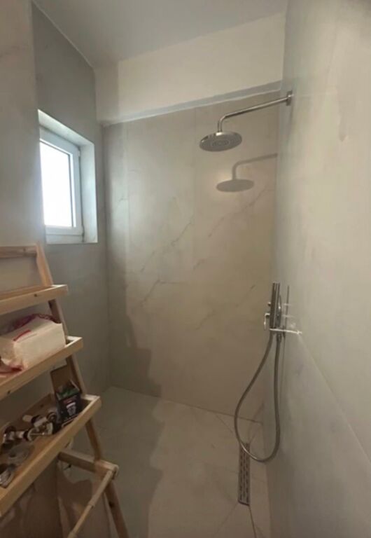 Studio apartment with balcony for rent, newly completed construction, very comfortably furnished and never lived in before. Address: Rezidenca Oxa, Dalip Topi Street, Tirana. Price 300 euro/month.