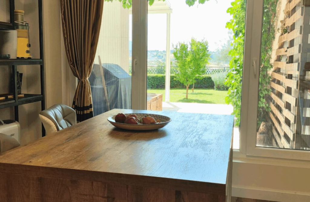 Villa Unica in Vendita – Sulle Rive del Lago di Farka 🌅