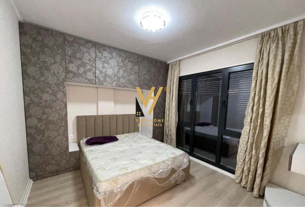 JEPET APARTAMENT 2+1 TEK ISH TREGU ELEKTRIK 650 EURO